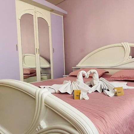 Lavender Luxury Apartment Nagyvárad Kültér fotó