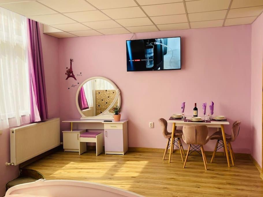 Lavender Luxury Apartment Nagyvárad Kültér fotó